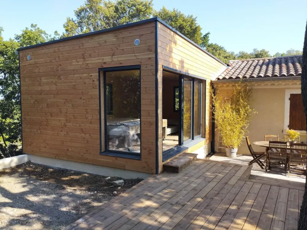 Terrasse en bois près de Malaucène